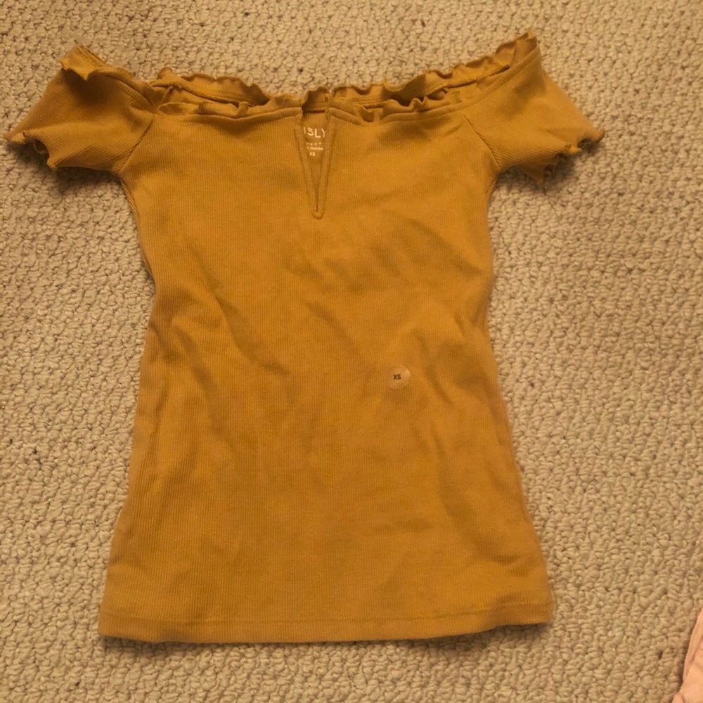 Aeropostale’s shirt with sticker still on